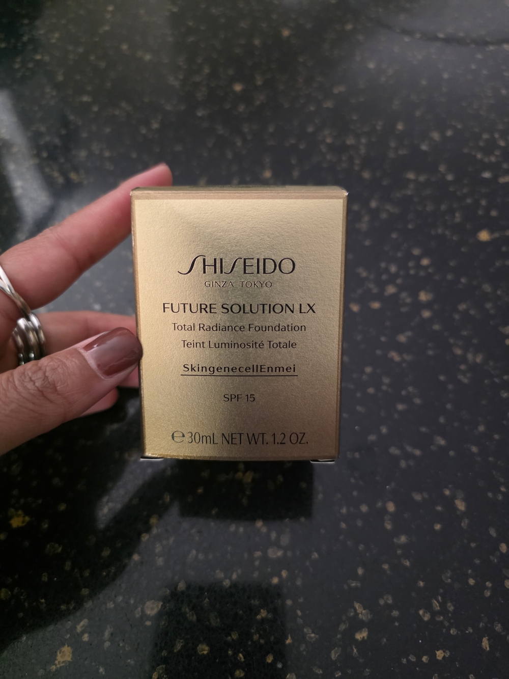 Shiseido Future Solution LX Total Radiance Foundation - Gold